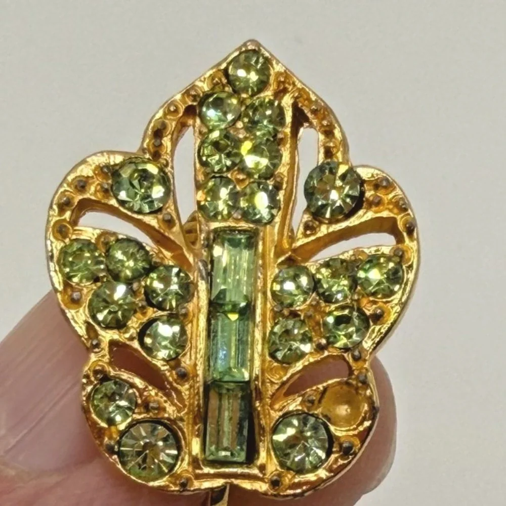 Vintage Gold‎ Tone Peridot Green Rhinestone Leaf Clip On Earrings Mid Century